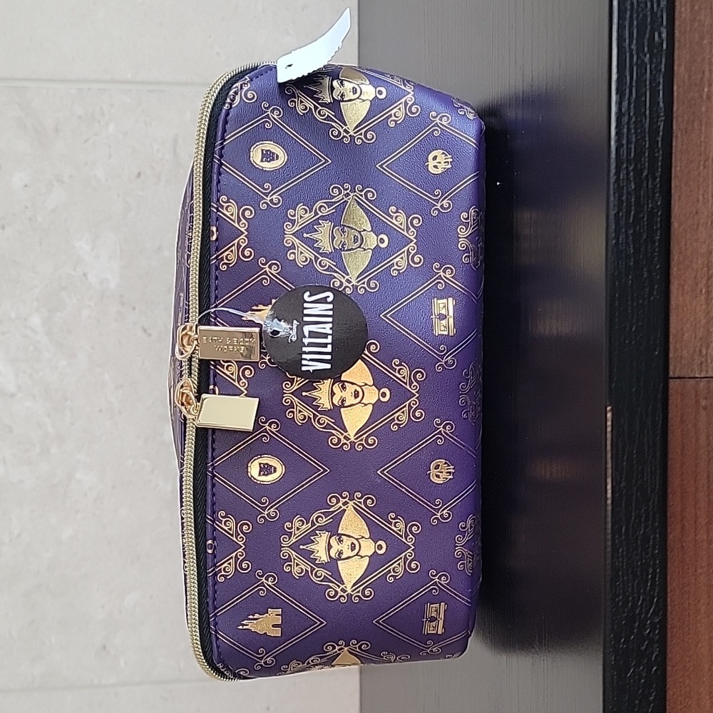🍎✨ NWT Bath & Body Works – Evil Queen Cosmetic Bag for Makeup & Essentials 🖤